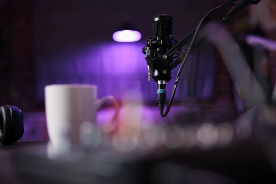 A microphone commonly used on podcasts
