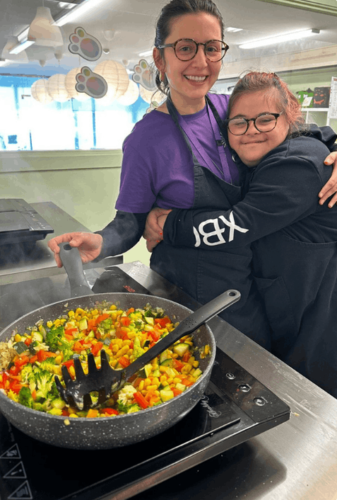 Maria and Nikita together in the kitchen